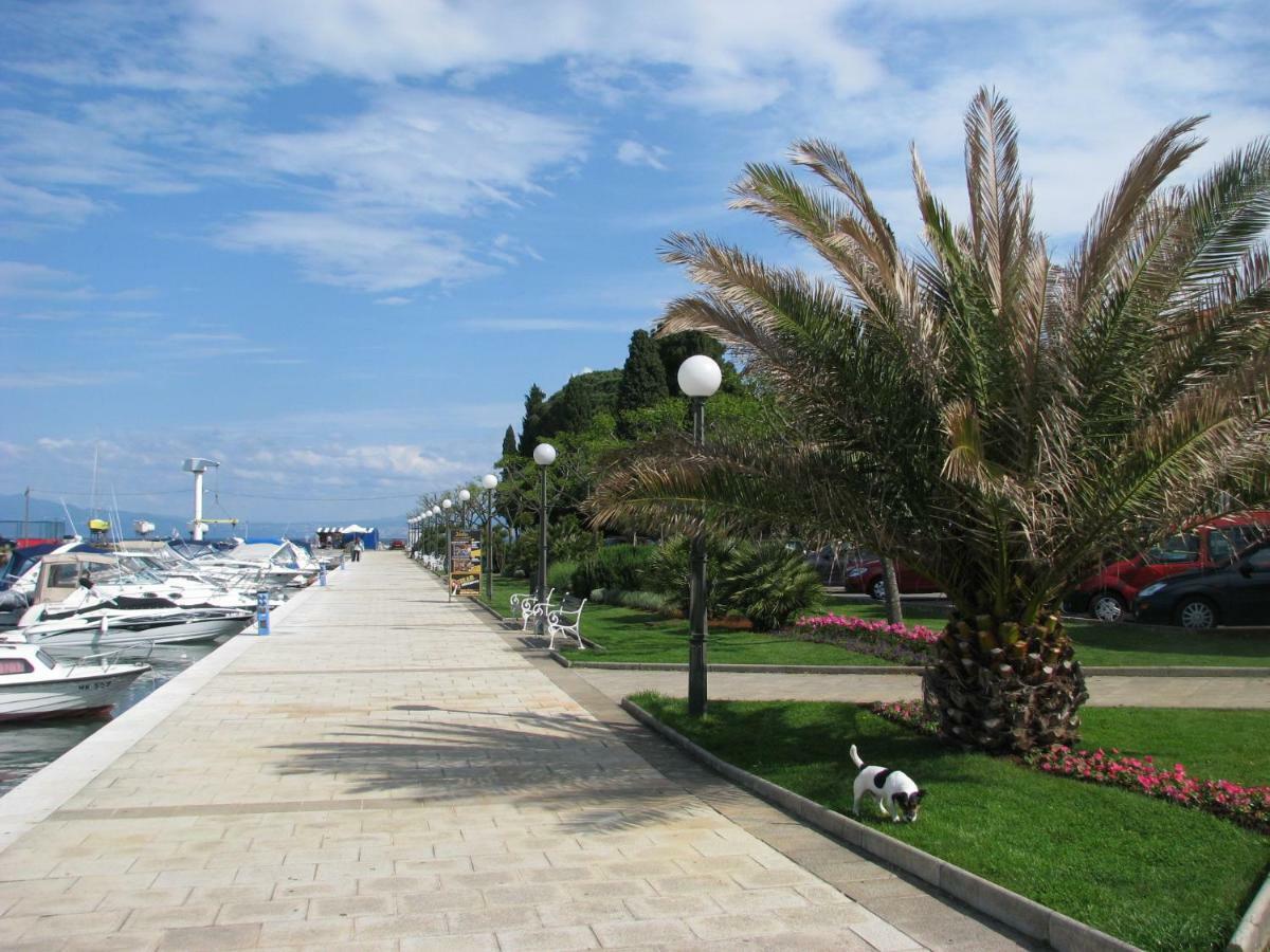 Holiday Home On Island Of Krk Malinska Exterior photo